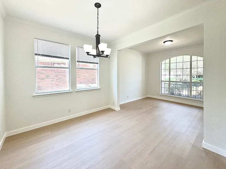 111 N Field St — Photo 2