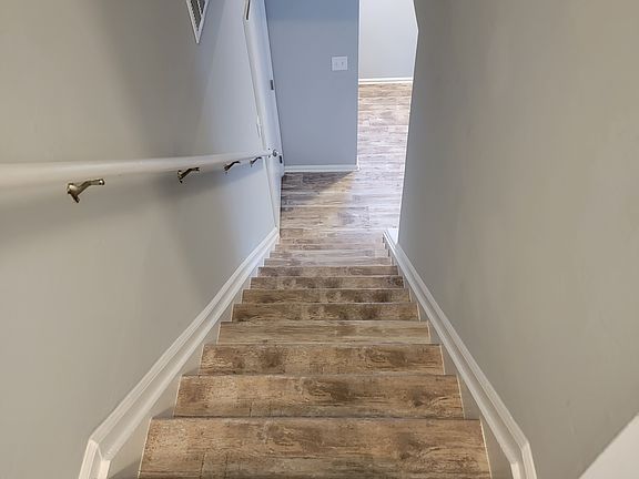 2nd image of 1619 Breakers Dr #B
