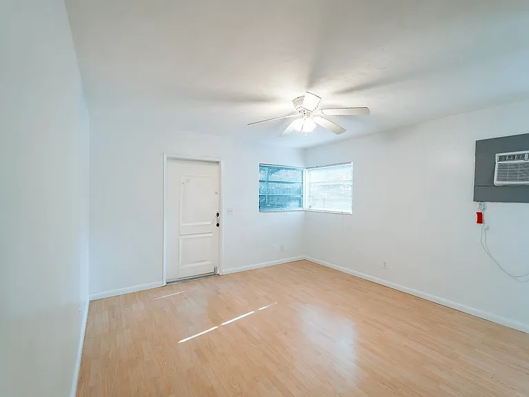713-717-721 SW 13th Ave — Photo 13
