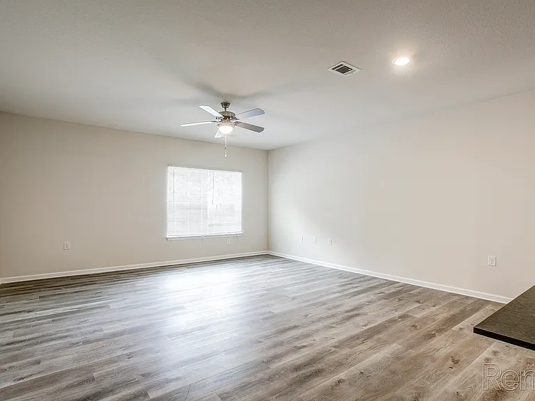 Hummingbird Hill Apartments — Photo 17