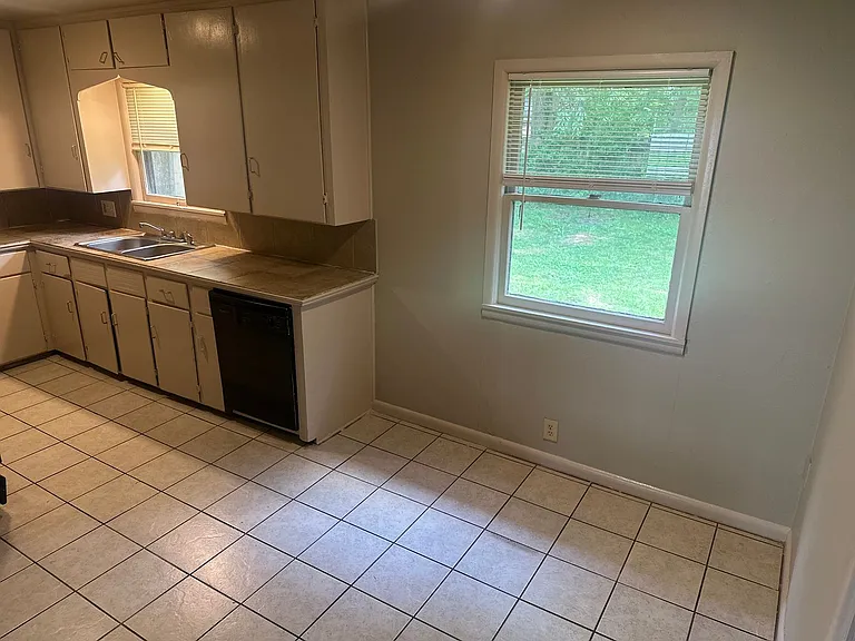 1007 Mayes Ave — Photo 6