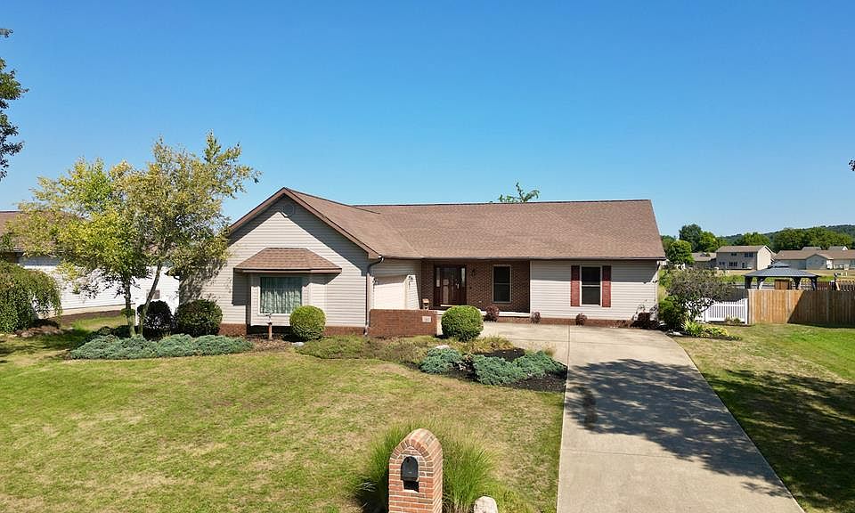 1st image of 543 Golfview Dr