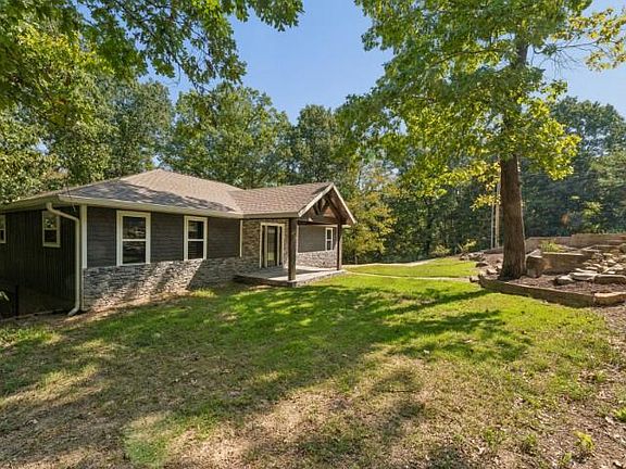 2nd image of 903 Oak Grove Lane