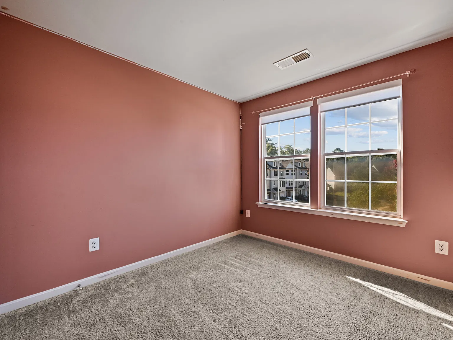 4 bed, 2050 sqft, $2,800 — Photo 2