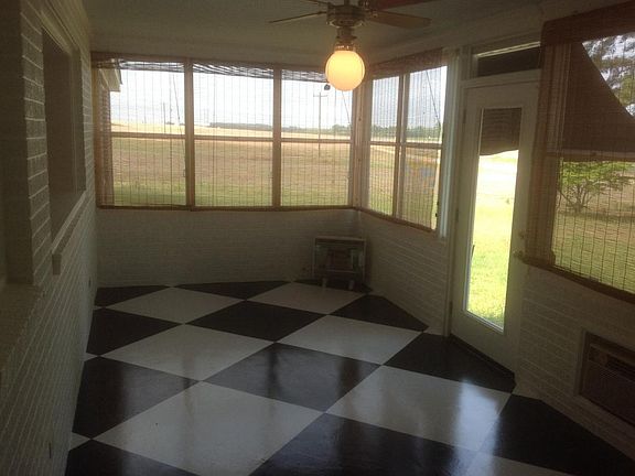 Sunroom 9open to kitchen)