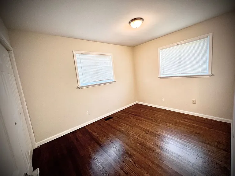 635 S Indiana St — Photo 10