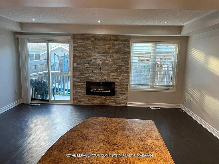 122 Russel Dr — Photo 3