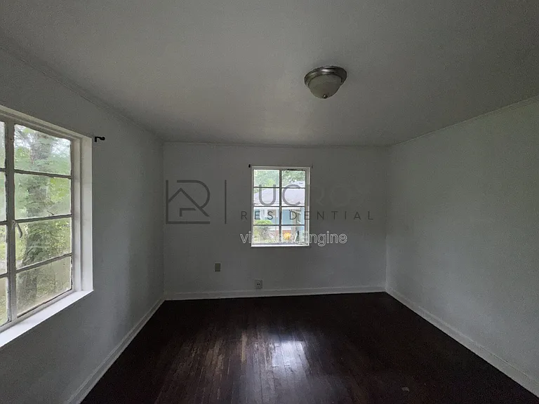 323 Colonial Dr — Photo 11