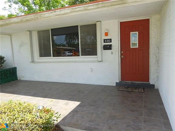 Lake Front Home In Pembroke Pines