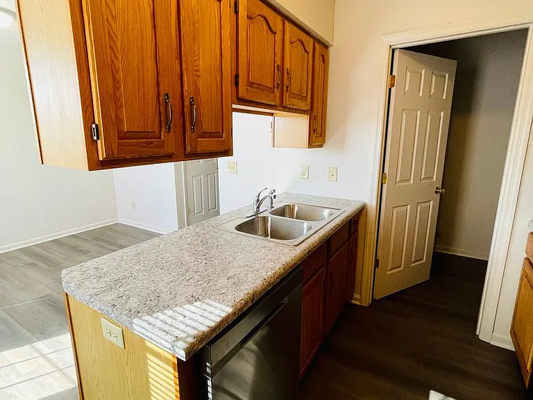 103 Weeping Willow Ln #B — Photo 6