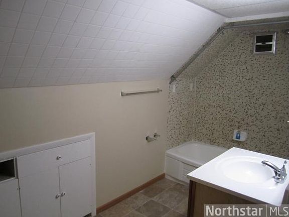 4th image of 1734 Sheridan Ave