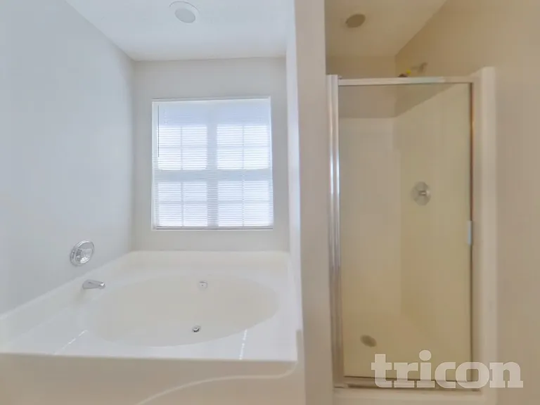 10527 Madison Park Dr — Photo 8