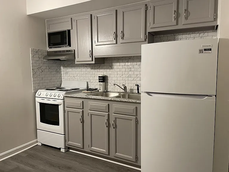Fielding Court Apartments — Photo 17