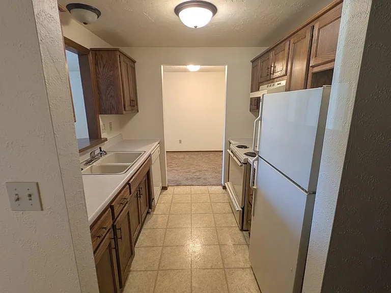 Pheasant Run Apartments — Photo 11