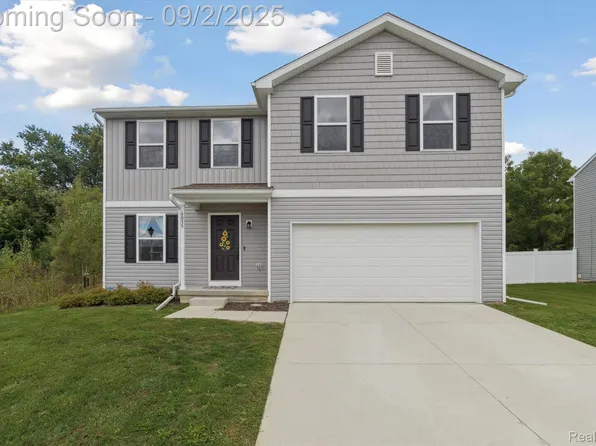 6055 Regency Dr, Burton, MI 48519