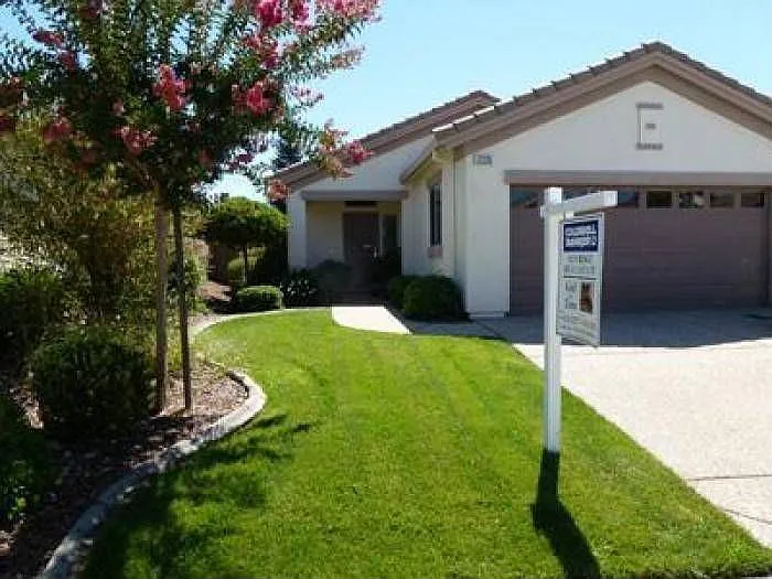 2225 Winding Way photo 1