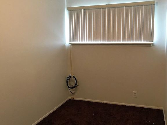 5th image of 26670 Margaret St