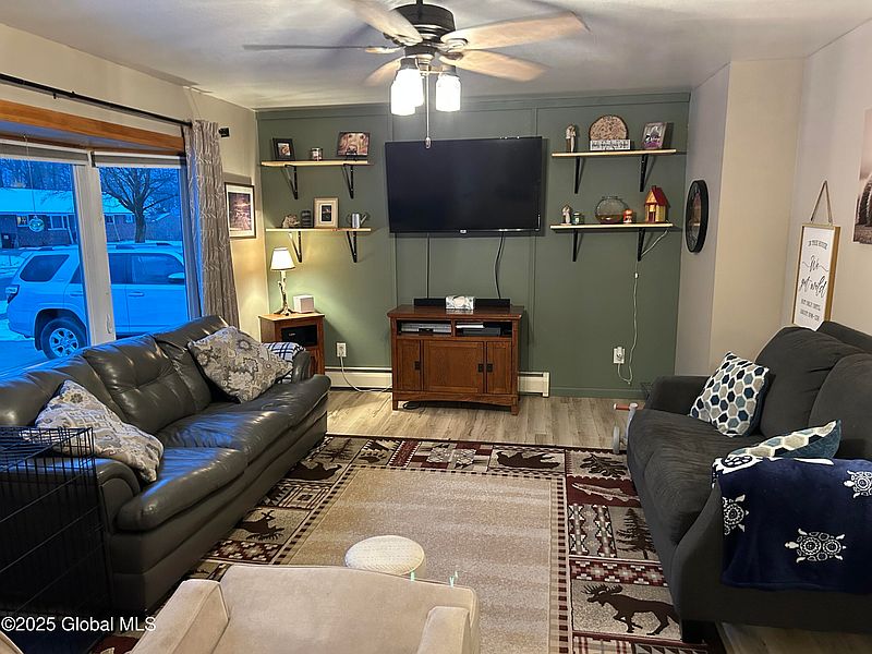 5th image of 42-44 E East LaBarge Street
