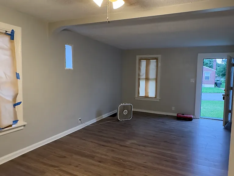 835 Elias Ave — Photo 4