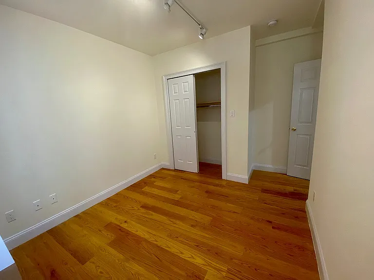 360 E 50th St #3G — Photo 8