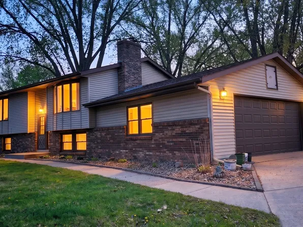 411 Adams Dr W, Young America, MN 55397