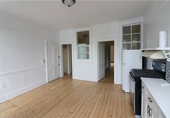 4th image of 163 Metropolitan Ave #3