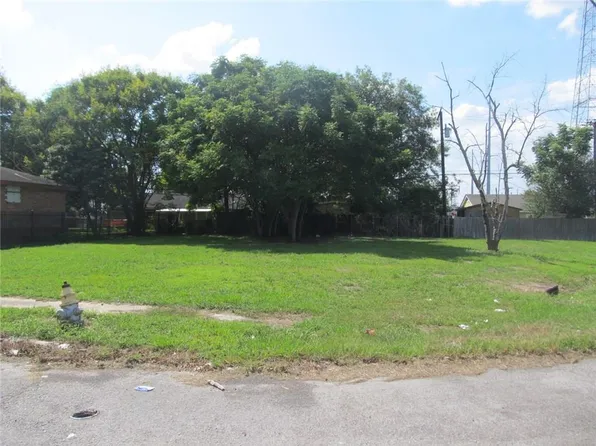 2901 Pittari Pl, New Orleans, LA 70131