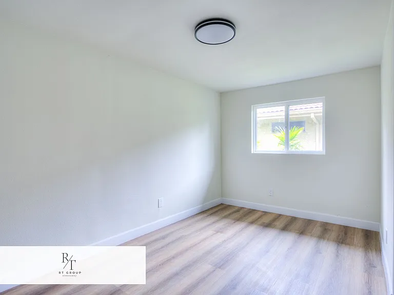 1032 S Golden West Ave #D — Photo 13