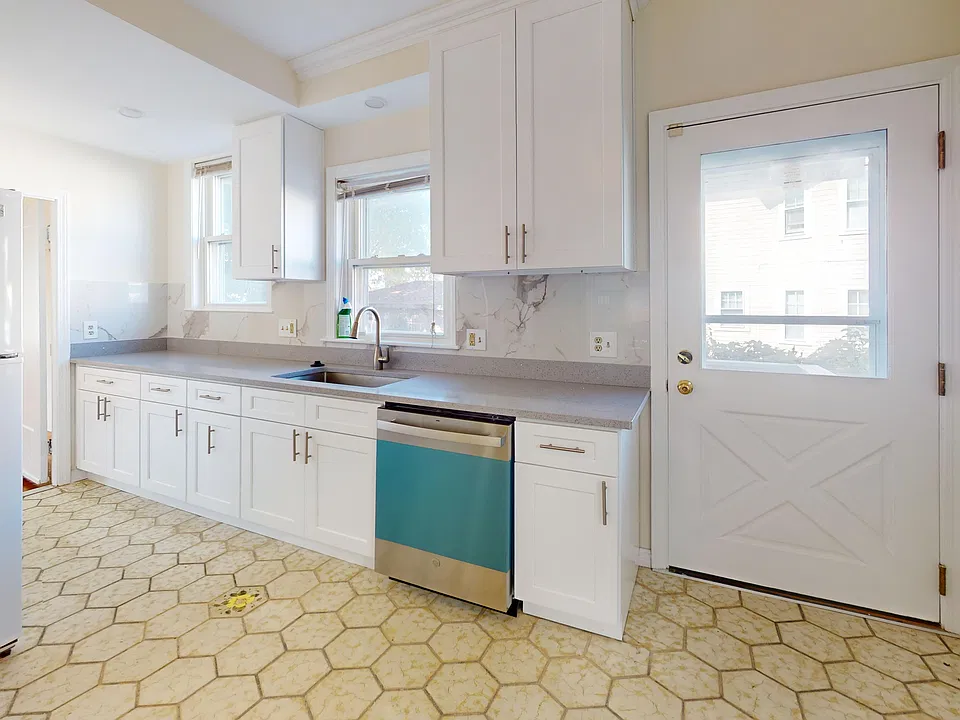 81 Bellevue Ave