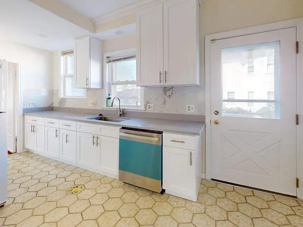 81 Bellevue Ave, Winthrop, MA 02152