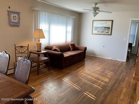 4th image of 2201 Mount Hood Ln