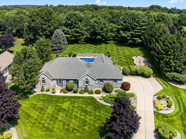 51111 Stratford Ct, Elkhart, IN 46514