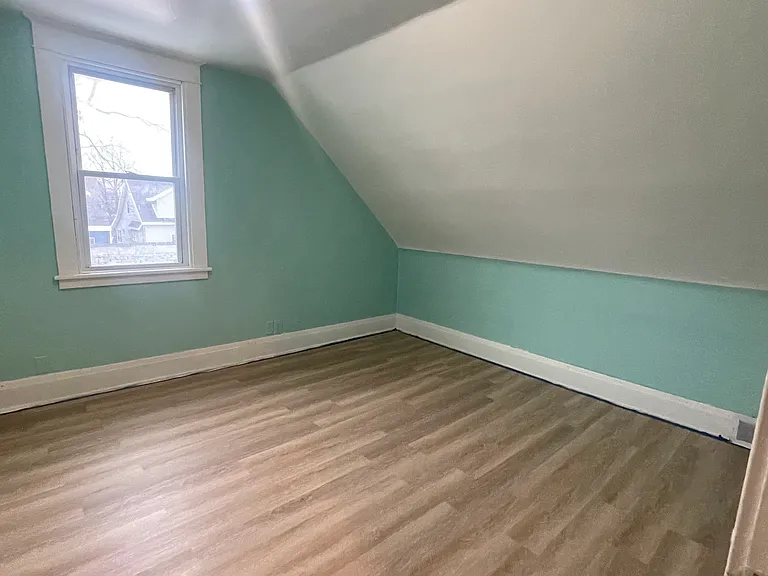 473 Olympic Ave — Photo 2