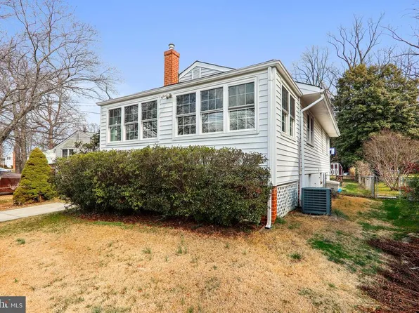 8805 Cunningham Dr, College Park, MD 20740