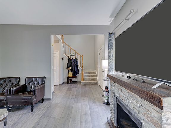 4th image of 2072 Westridge Blvd