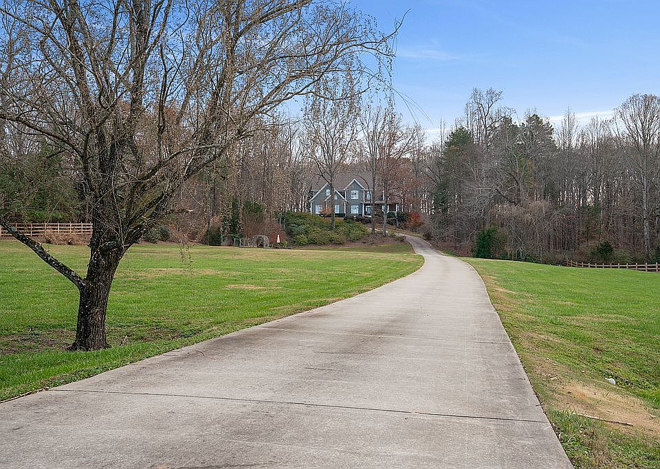 1st image of 27 Carsons Creek Dr