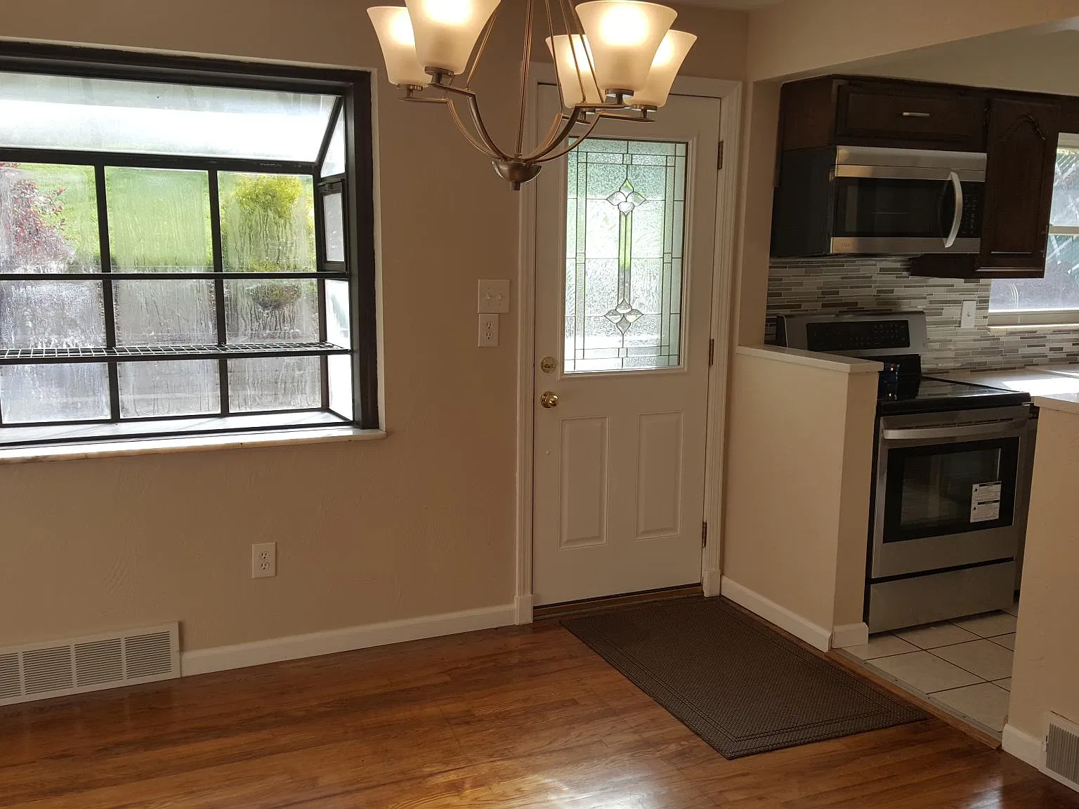 4 bed, 1578 sqft, $2,095 — Photo 3
