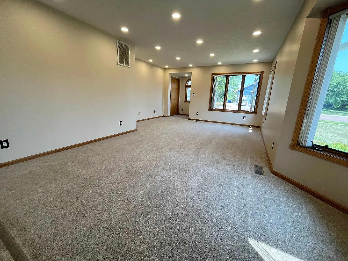 2 Bed/1 Bath Ground Floor Twinhome in Lennox! — Photo 2