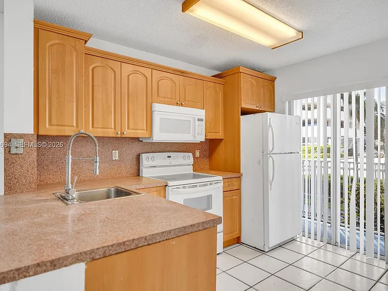 2575 SW 27th Ave #111 — Photo 5