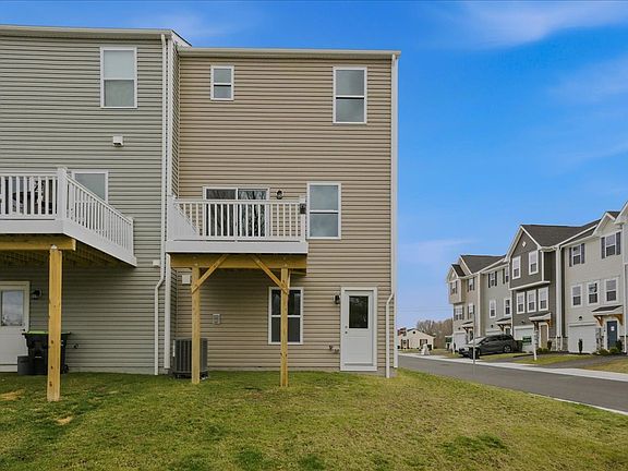 3rd image of 101 Marlow Ct