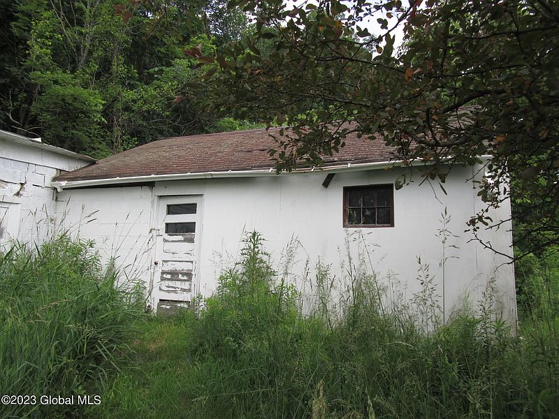 5th image of 142 Neary Road