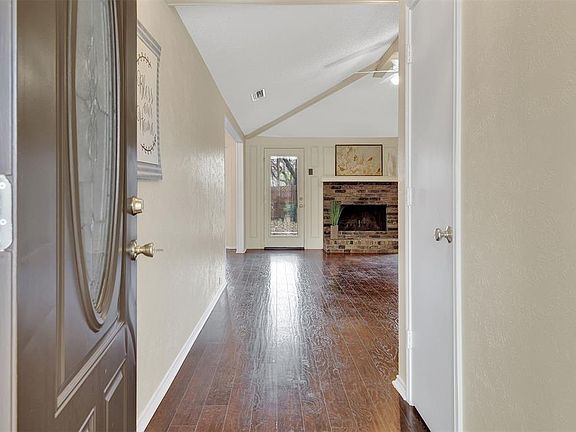 4th image of 1112 Lawn Meadow Dr