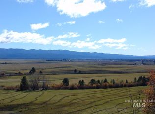 105 Poplar Ln, Cascade, ID 83611