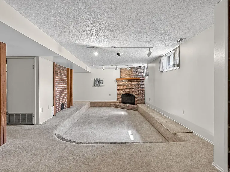 11608 Edinboro Rd NW — Photo 4