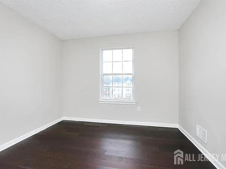 155 Darwin Ln — Photo 4