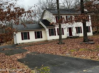 2312 Cramer Ct, Bushkill, PA 18324