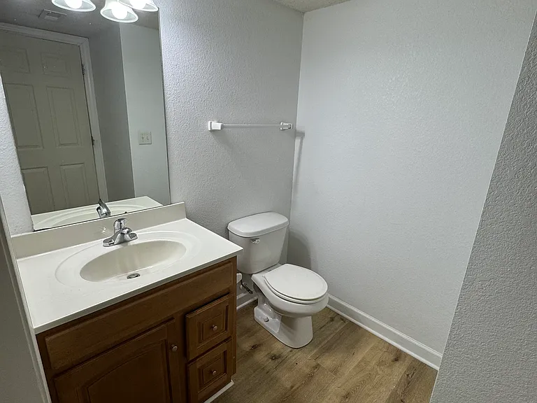 820 SW Peach Tree Ln — Photo 27