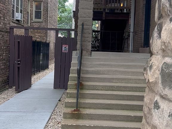 3rd image of 1057 W North Shore Ave #G
