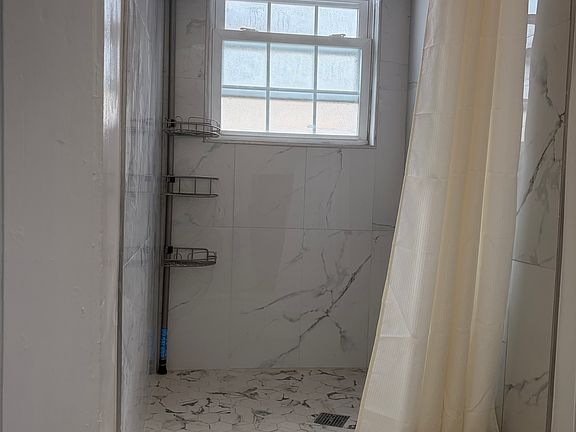 4th image of 212 Crescent Ln APT 3