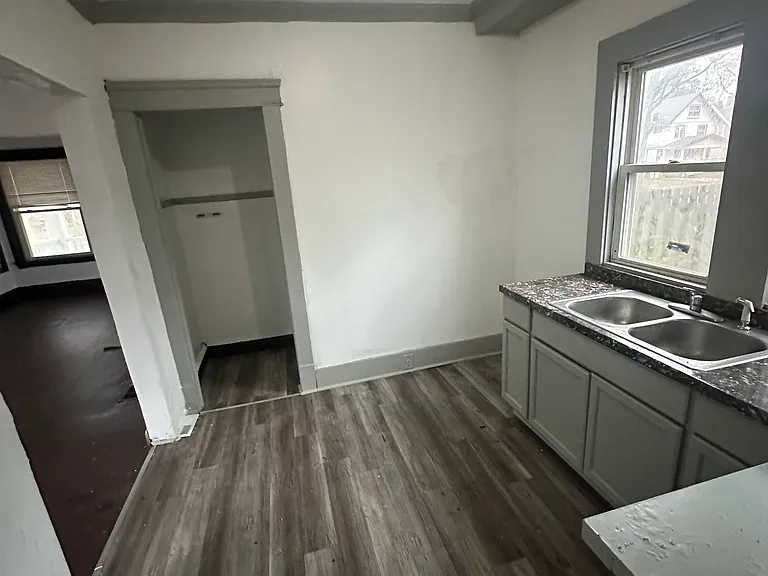 9808 Columbia Ave — Photo 9